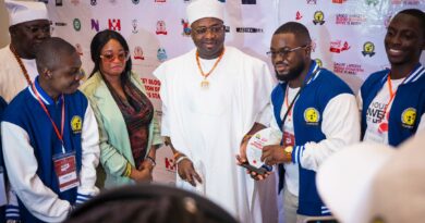 Project lead, Sheriffdeen Oloyede, Representative of the Special Adviser to the Lagos State Governor on Health, Ms Sarah Balogun, Onikate of Ikate Kingdom, Oba Saheed Elegushi, President KB KLUB, Ayobami Olomiyete, Immediate Past President, Mustapha Madehin